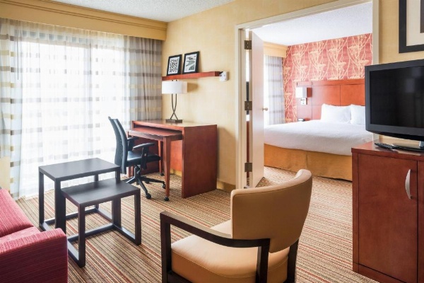 Courtyard by Marriott Des Moines West/Clive image 11