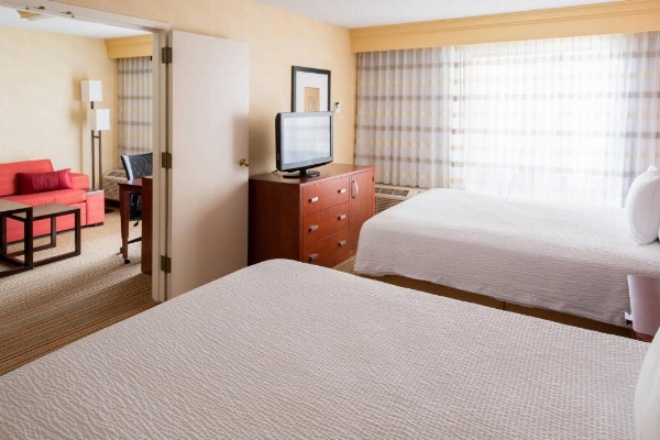 Courtyard by Marriott Des Moines West/Clive image 13