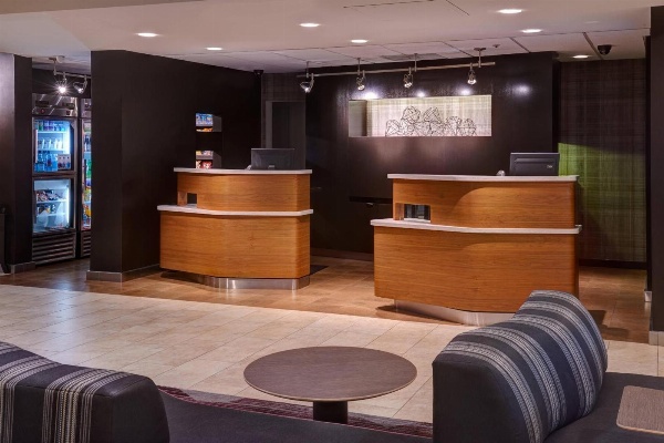 Courtyard by Marriott Des Moines West/Clive image 3